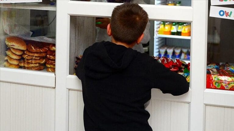 Öğrencilere 2 bin lira kantin yardımı verilecek